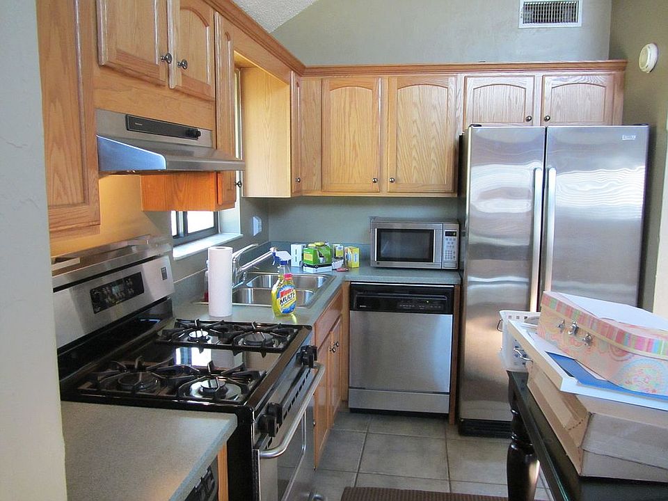 Kitchen w/ SS appliances