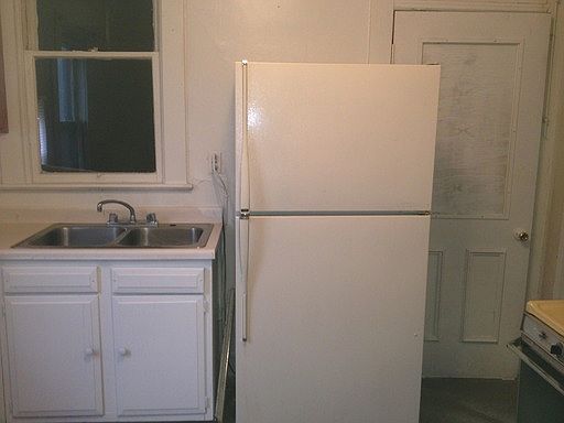 2nd image of 824 W Jefferson Blvd APT 2
