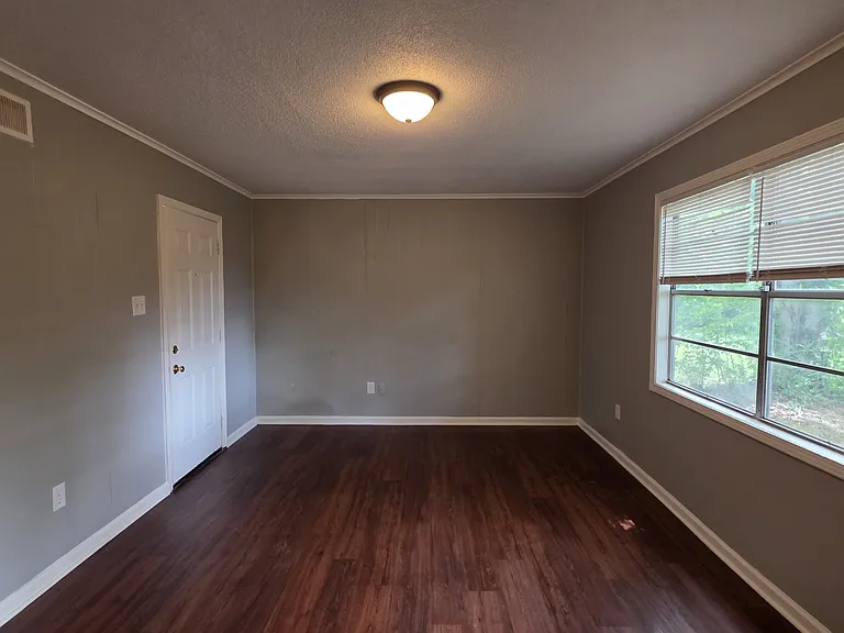 5136 Alford St — Photo 3