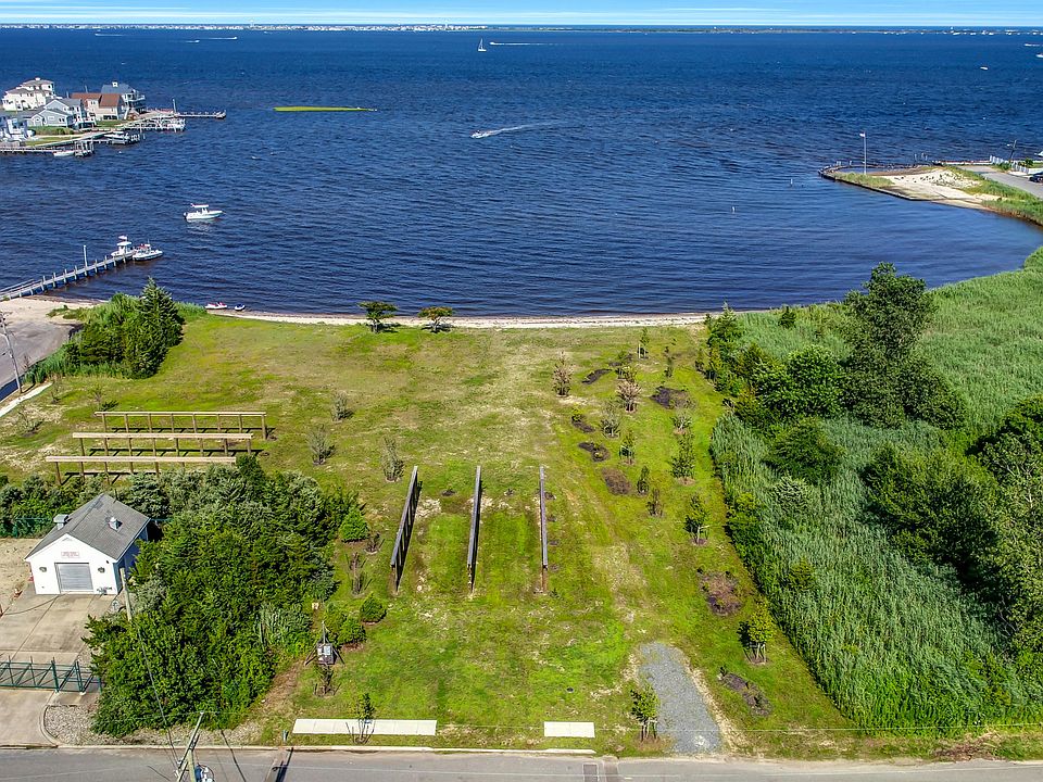 1st image of 591 S Bayview Avenue