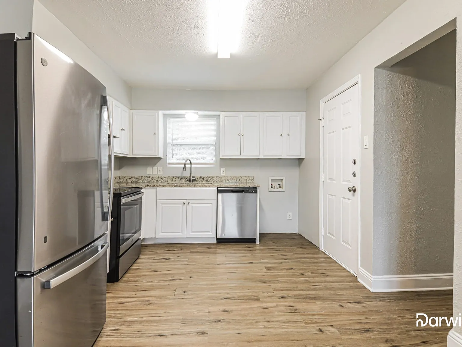 3 bed, 1.0 bath, 1194 sqft, $1,650 — Photo 3