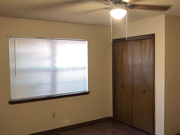 2nd image of 402 E 21st Ct
