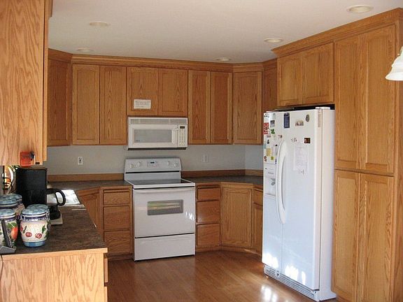 3rd image of 1168 Central Dr