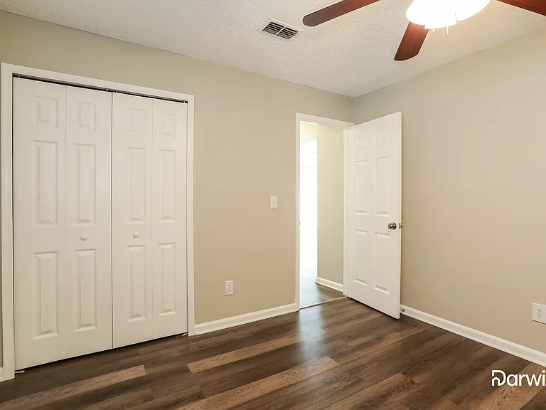 407 Willow Green Dr — Photo 10