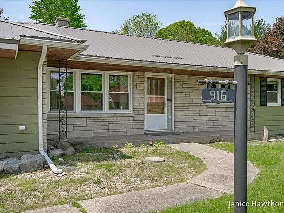 3rd image of 916 N Taffee Dr
