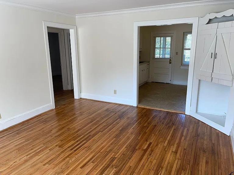 1308 S Kings Dr — Photo 2