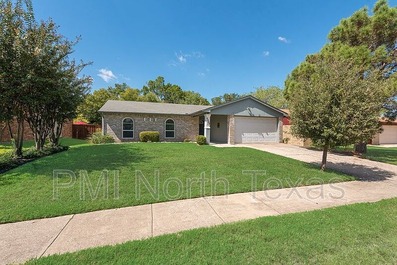1st image of 4904 Woodruff Dr