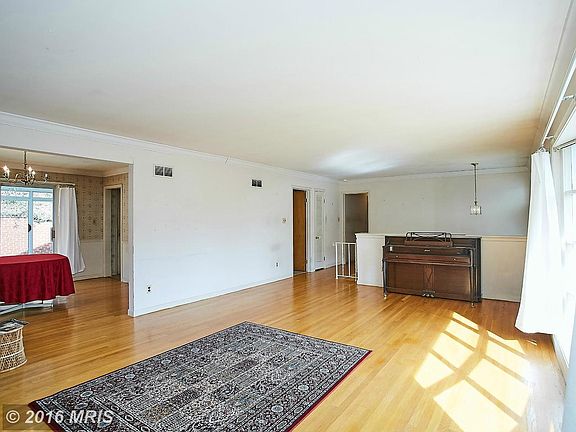 4th image of 2706 N Oakland St