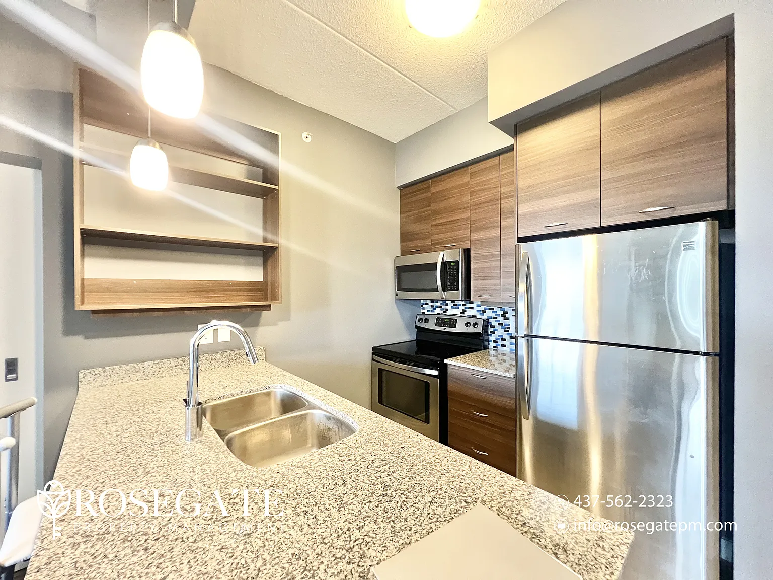 318 Spruce Street Waterloo — Photo 2