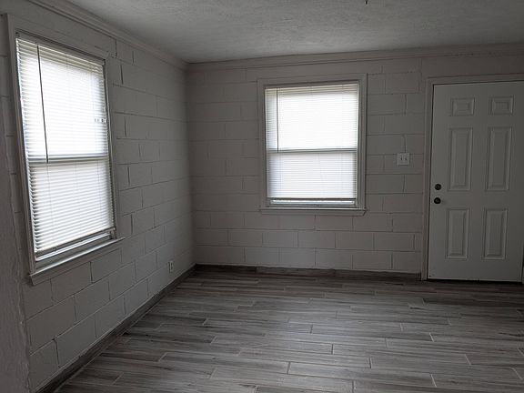2nd image of 2945 Schofield Ave