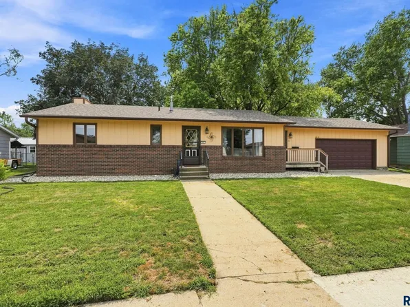 31 Park Ln, Canton, SD 57013