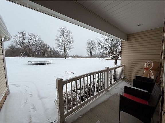 3rd image of 173 Rosewood Ave