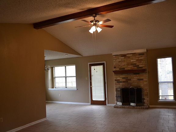4th image of 110 Hickory Hill Dr
