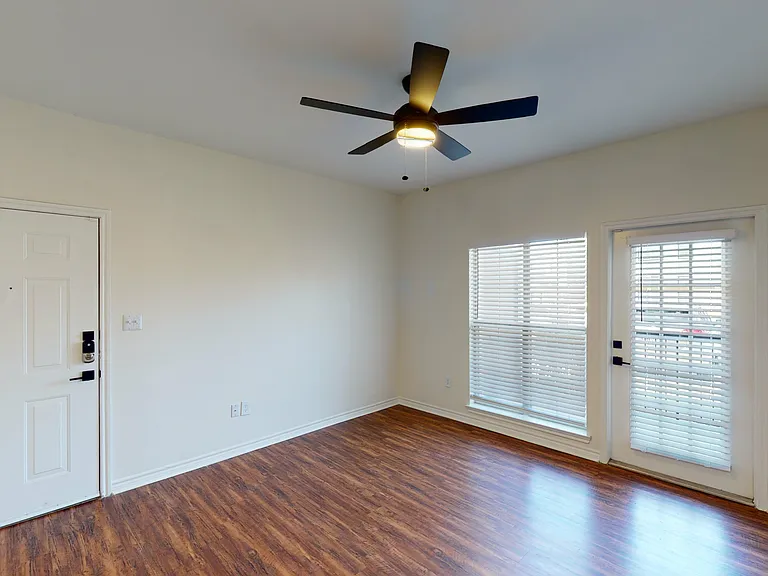 9th Street Apartments — Photo 32