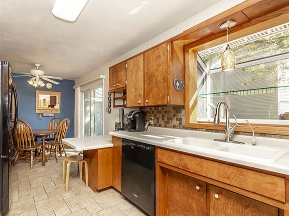 5th image of 2933 Valley High Dr