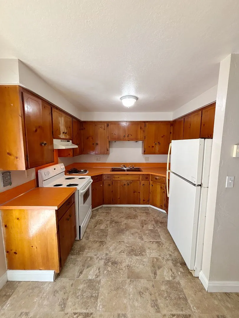 1110 Garfield St — Photo 3