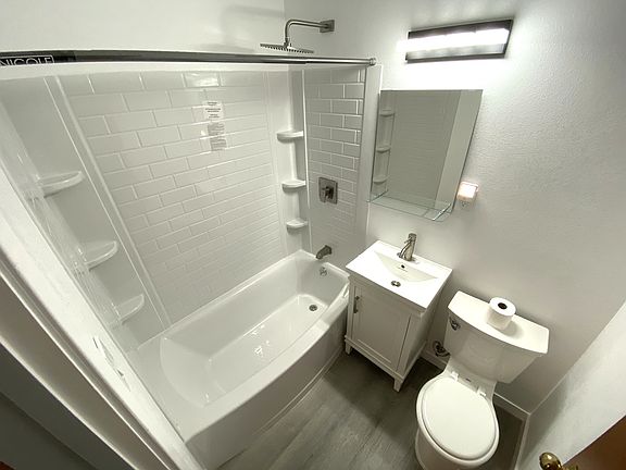 5th image of 1363 Page St APT 3