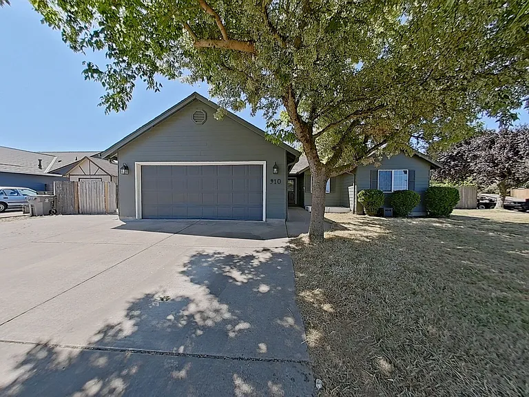 910 Arrow Leaf Ave — Photo 1