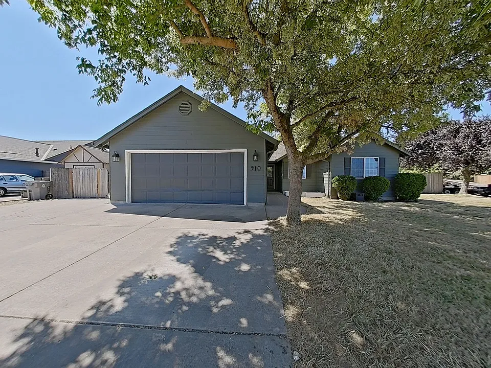910 Arrow Leaf Ave