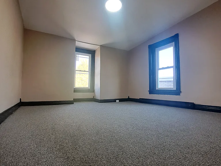 533 Elliger St — Photo 14