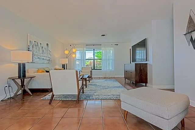 1311 SW 56th Ave — Photo 18