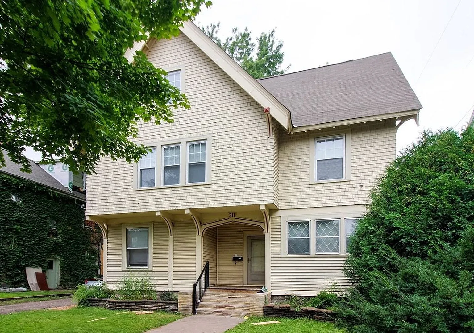 Affordable 6-Bedroom House Close to U of M Campus — Photo 2