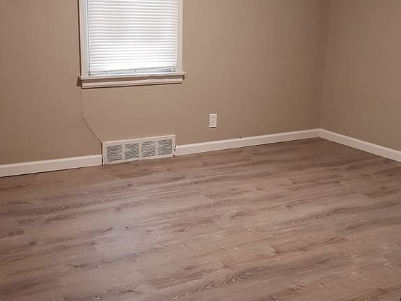 4th image of 4324 Beachwood Ave #1