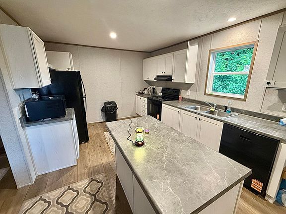 4th image of 417 Cain Ave
