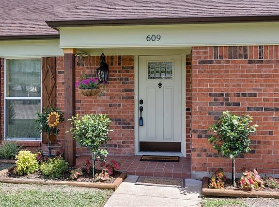 5th image of 609 Melissa Ln