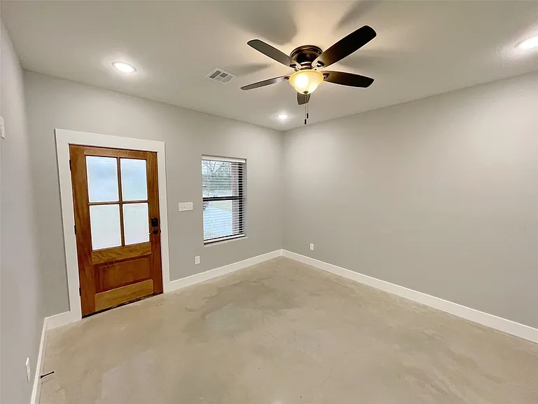 122 E Harrison St — Photo 3