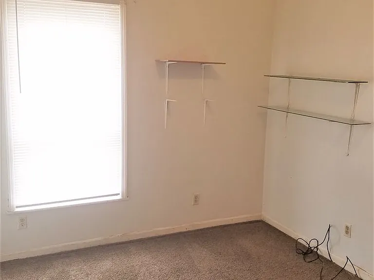1342 Lee St — Photo 3