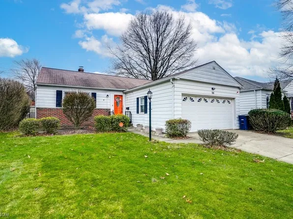 4828 S Sedgewick Rd, Lyndhurst, OH 44124