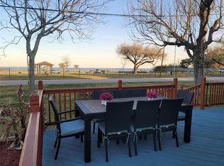 407 Bayshore Dr, La Porte, TX 77571