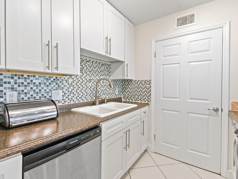 Boynton Landings Condominiums 2305 N Congress Ave Boynton Beach, FL