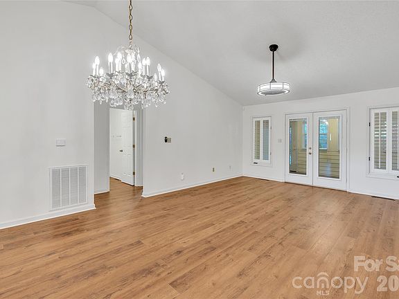 4th image of 401 Wellington Hills Cir