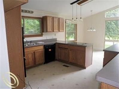 5th image of 8901 Russell St