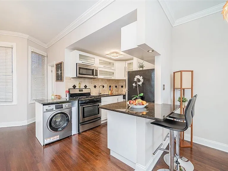 372 Communipaw Ave #4L — Photo 4