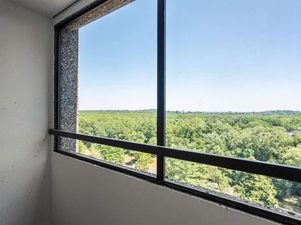 250 Hammond Pond Pkwy APT 1208N, Newton, MA 02467