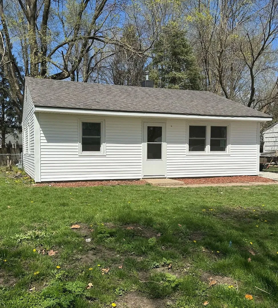 1065 Eastview Dr photo 1