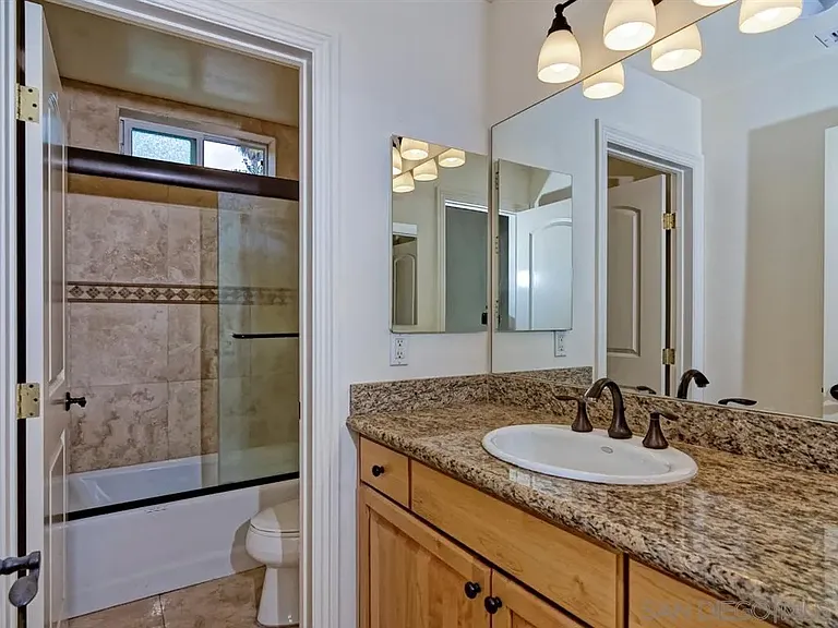 1820 Malden St — Photo 14