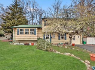 18 Irion Dr, New City, NY 10956