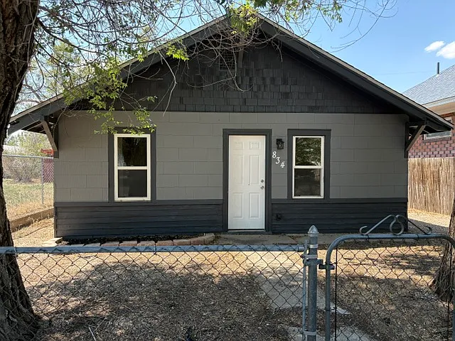 834 Saint Mary St