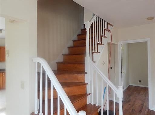4th image of 19 Hillside Ave
