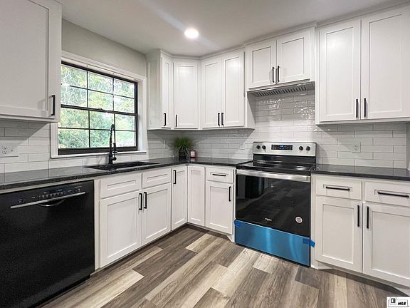 3rd image of 304 Crystal Dr