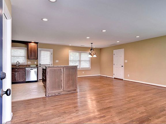 3rd image of 305 Crittenden Ln