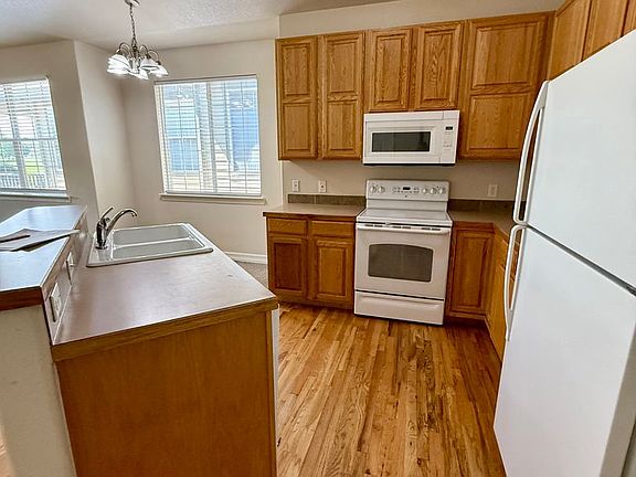 4th image of 3616 Palermo Ave