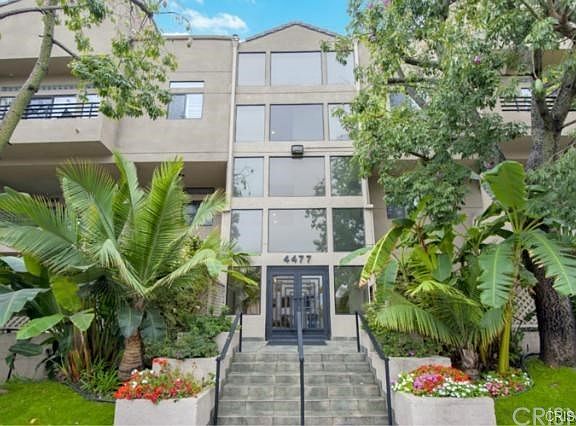 2nd image of 4477 Woodman Ave APT 206