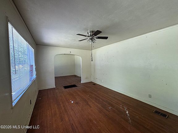3rd image of 3330 Charleston Dr