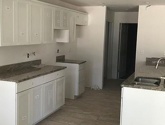 4th image of 106 Maple St E