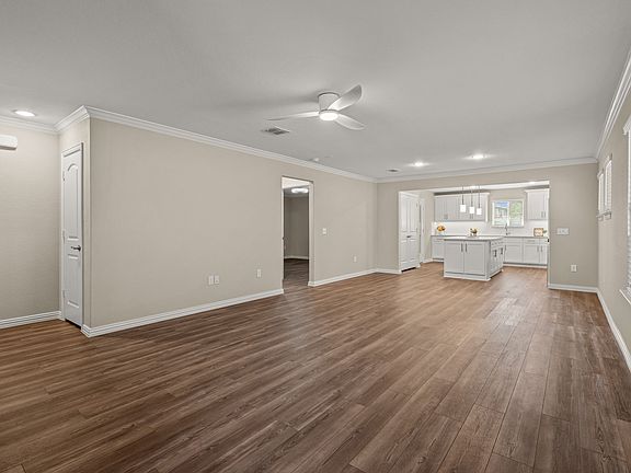 5th image of 1104 Rough Hollow Dr